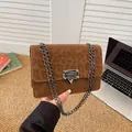 Bruine suède kettingtas met luipaardprint en vintage metalen sluiting voor dames - Bruin