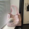 Pink tote bag with floral butterfly print, pleated texture and cloud charm - With Pendant / Pink
