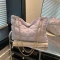 Quilted lilac lilac puff shoulder bag with golden chain strap and rhombus stitching - Purple