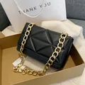 Bolso bandolera negro acolchado con cadena dorada en una caja de regalo premium - Negro
