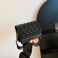 Borsa trapuntata nera con ampia tracolla a motivi bohémien colorati da donna - Nero