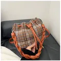 Borsa a secchiello retrò in lana scozzese con tracolla intrecciata arancione-marrone - Marrone