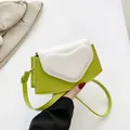 Mini Damen Umhängetasche mit Herz-Detail in weiß und grün kontrastiertem Design - Grün