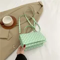 Elegante borsa a tracolla verde menta con stampa M e finiture dorate di classe - Verde