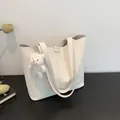 White lychee grain tote bag with long shoulder straps and a white plush bear charm - With Pendant / White