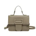 Petit sac carré bandoulière minimaliste taupe en cuir de litchi texturé avec boucle - Khaki