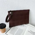 Bolso de sobre marrón oscuro con estampado de cuadros vintage y correa de mano - Marrón Oscuro