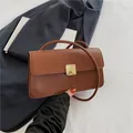 Borsa a mano rettangolare in pelle marrone vintage con fibbia dorata e manico superiore - Marrone