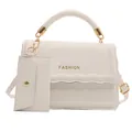 Borsa bianca con manico intrecciato e mini pochette coordinata con catena dorata - Set di borse a spalla / Bianco