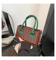 Braune Lederhandtasche mit grünem Krokodilmuster-Griff und abnehmbarem Gurt - Kaffeebraun