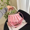Bolso de nube plisado rosa con asa de perlas grandes y correa ajustable de mujer - Rosa