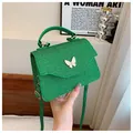 Sac bandoulière en tweed vert avec ornement papillon blanc et poignée élégante - Vert