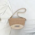 Borsa a sella in maglia bicolore marrone e bianco crema con tracolla regolabile - Cachi