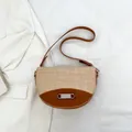 Borsa a sella a contrasto in tessuto beige e pelle marrone con fibbia in metallo - Marrone