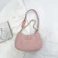 Bolso de hombro plisado rosa con cadena dorada y cierre de cremallera suave - Rosa