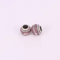 Makroaufnahme von Silberlegierungsperlen mit rosa und weißen Strasssteinen im Pavé-Stil - Fuchsia