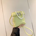 Bolso bandolera amarillo lima de moda con asa de perlas y adorno de lazo de metal plateado - Amarillo