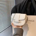 Sacoche selle en cuir blanc avec bandoulière à billes argentées de style français - Blanc