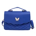 Bolso pequeño azul brillante con acolchado en V, hebilla de mariposa y bandolera - Azul oscuro