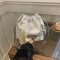 Secchiello bianco con coulisse, motivo a farfalla argento e tracolla con nappa - Senza Ciondolo / Argento