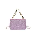 Mini bolso de acrílico rosa con purpurina, acolchado triangular y cadena dorada - Rosa
