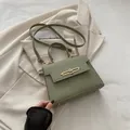 Sac Kelly vert matcha en cuir PU grainé avec fermoir doré et bandoulière amovible - Vert
