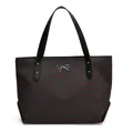 Bolso tote negro con corazones rojos y un lazo metálico plateado en la parte frontal - Corazón