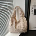 Sac cabas crème chic à texture matelassée et franges avec bandoulière large élégante - Plaid / Kaki