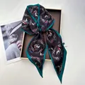 Eleganter Seidenschal mit Vintage-Pferdedruck und grünem Rand in einer Geschenkbox - Vintage Schwarz Grün Kante Reitsport Print Stil (款4)