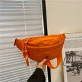 Bolso bandolera naranja brillante con detalles de cremallera trenzada en estilo informal - Naranja
