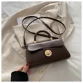 Borsa a tracolla retrò marrone scuro in pelle PU con finiture dorate e manico - senza ciondolo / Marrone