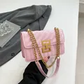 Elegante borsa squadrata in pelle verniciata rosa trapuntata con catena oro - Rosa
