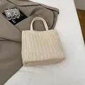 Sac cabas en paille avoine avec poignées en cuir crème et motif à chevrons - Kaki