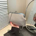 Funkelnde silberne Pailletten-Minihandtasche mit Perlengriff und Kette für Abendveranstaltungen - Gold