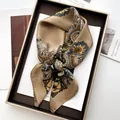 Seidenschultertuch in Champagner mit Paisley-Muster in einer edlen Geschenkbox - Kaffeebraun