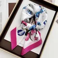 Pañuelo de seda floral elegante con borde rojo rosa y acabado de satén fino - Rosa Rojo