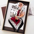 Elegante foulard quadrato 70cm effetto seta con stampa floreale e pois primaverile - Bianco Perla a Pois Floreale (31)