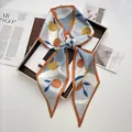 Foulard twilly en satin élégant avec imprimé pomme et bordures orange pour femme - Orange