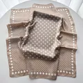 Elegante foulard in seta champagne a pois bianchi da donna in stile retrò - 65cmx65cm / Cachi