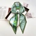 Foulard en soie artistique vert avec motif peinture à l'huile sur plateau en bois - Vert