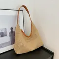 Μεγάλη ψάθινη πλεκτή τσάντα με καφέ δερμάτινα λουράκια για καλοκαιρινές διακοπές - Καφέ