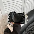 Sac nuage noir en similicuir souple avec décoration élégante de perles et de dentelle - Sac Unique / Noir