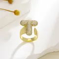 Verstellbarer vergoldeter Ring Buchstabe T mit funkelnden Mikropavé-Zirkoniasteinen besetzt - Buchstabe T Stil / Gold
