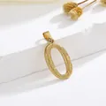 Macro-opname van gouden letter O-hanger met golvende textuur voor DIY sieraden - Stijl O Alleen Hanger (Zonder Ketting)