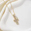 Collier élégant doré lettre T avec pavage en zircone sur support en pierre blanche - Lettre T