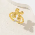 Anello dorato regolabile dal design astratto in metallo liquido con finitura lucida - Oro Lettera-K