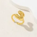 Anello aperto regolabile placcato oro con design fluido a forma di lettera S fusa - Oro Lettera-S
