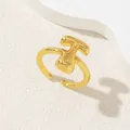Anello regolabile in oro lucido con design geometrico minimalista della lettera T - Oro Lettera-T