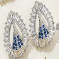Orecchini a goccia in argento con zaffiro blu centrale e zirconi chiari per le donne - Goccia d'acqua Argento