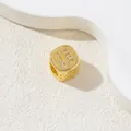Eleganter vergoldeter Würfelanhänger mit funkelndem Zirkon-H und filigranem Hohlmuster - Buchstabe H / Gold